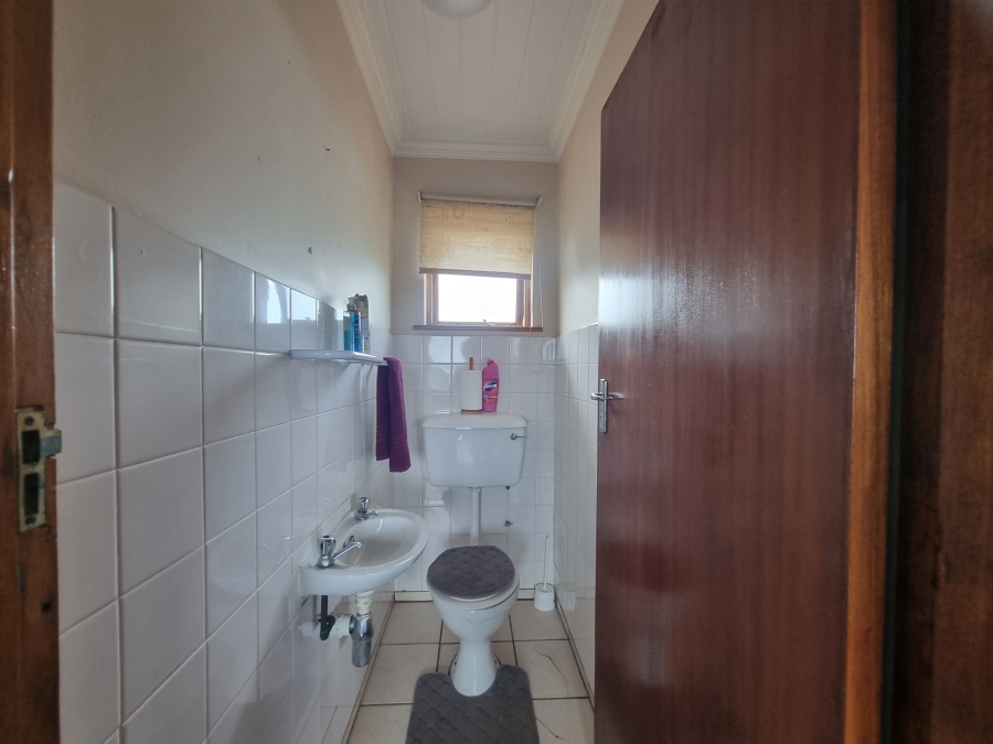 6 Bedroom Property for Sale in Dana Bay Western Cape